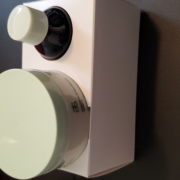 Arbonne Intelligence Genius  Nightly Resurfacing Pads & Solution - Picture 5 of 5